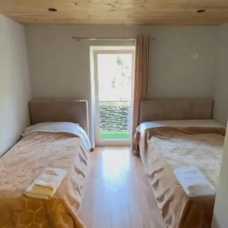 Raja Fierze 호텔 3*