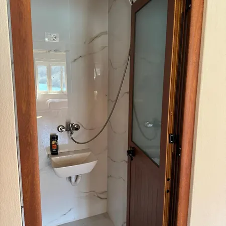 Raja Fierze Otel Nderlysaj