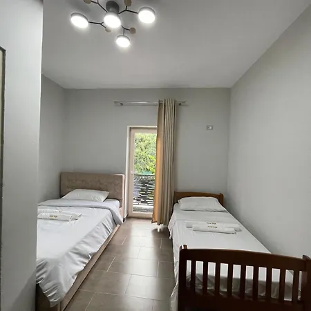 Hotel Raja Fierze